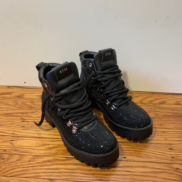 buzzer boot steve madden